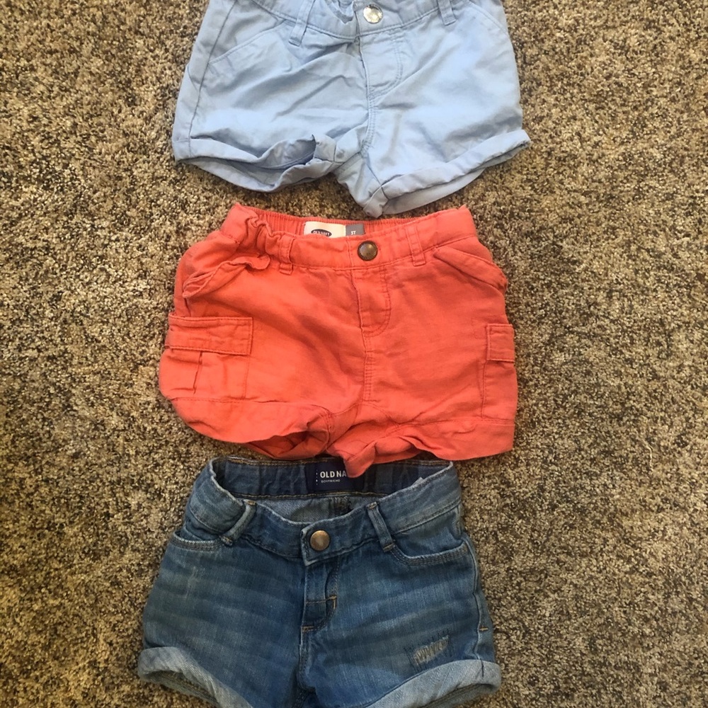 Lot of 3 old navy shorts 3t